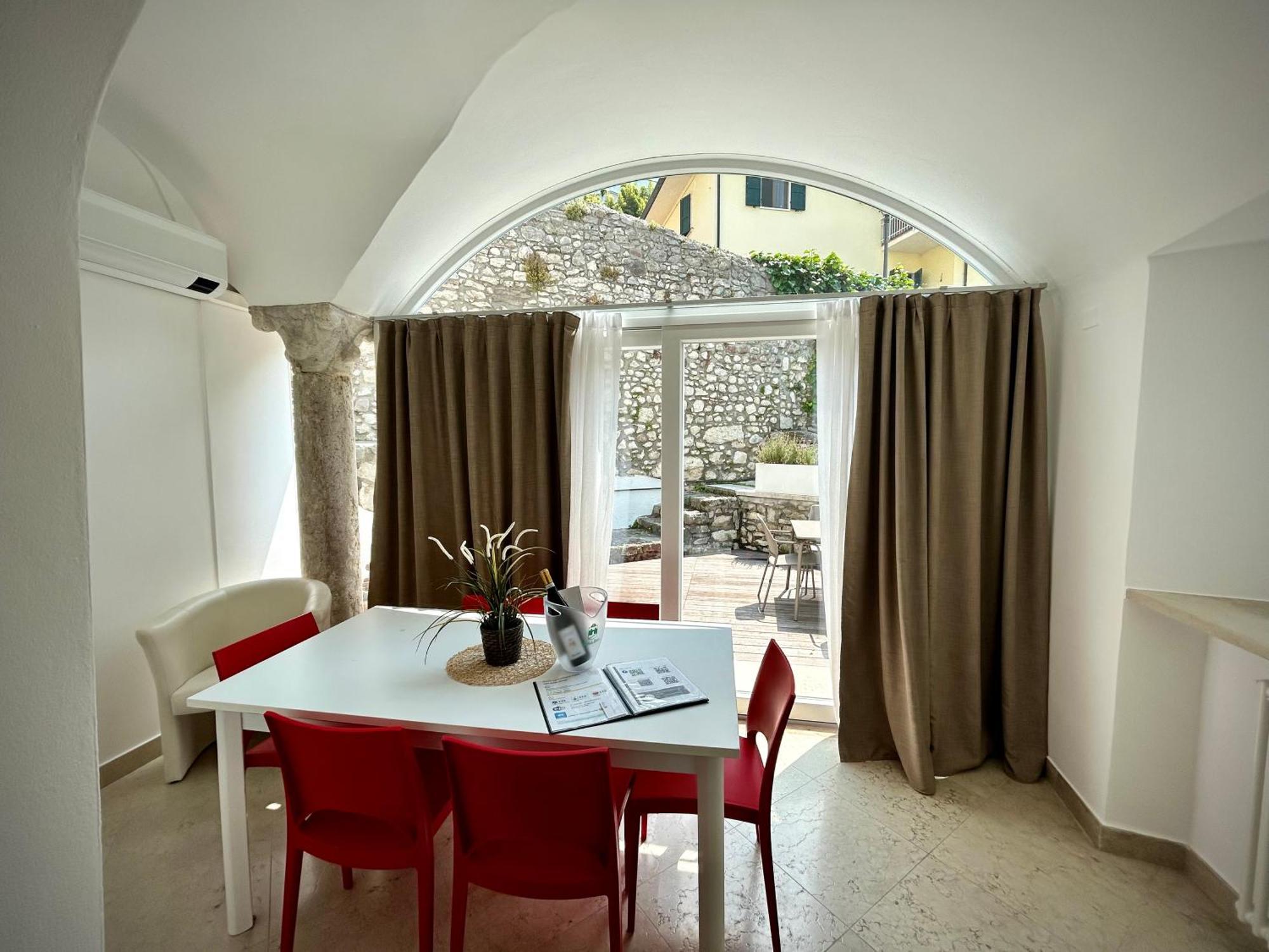 Villa Borgo Borago Brenzone sul Garda Rum bild