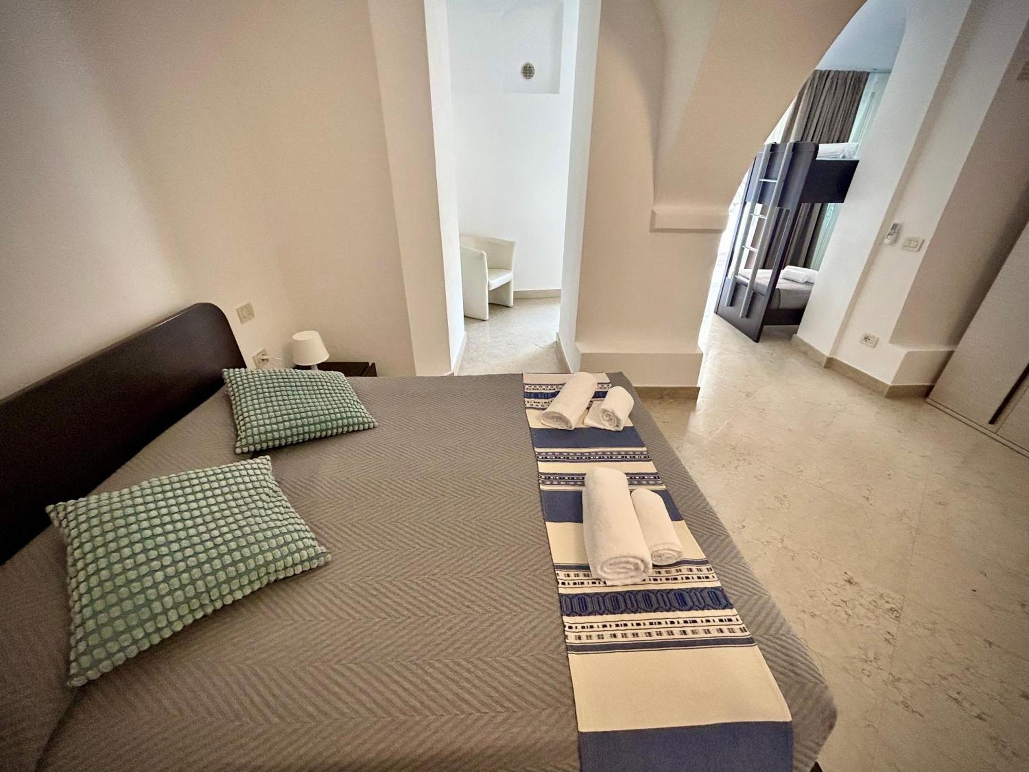 Villa Borgo Borago Brenzone sul Garda Rum bild