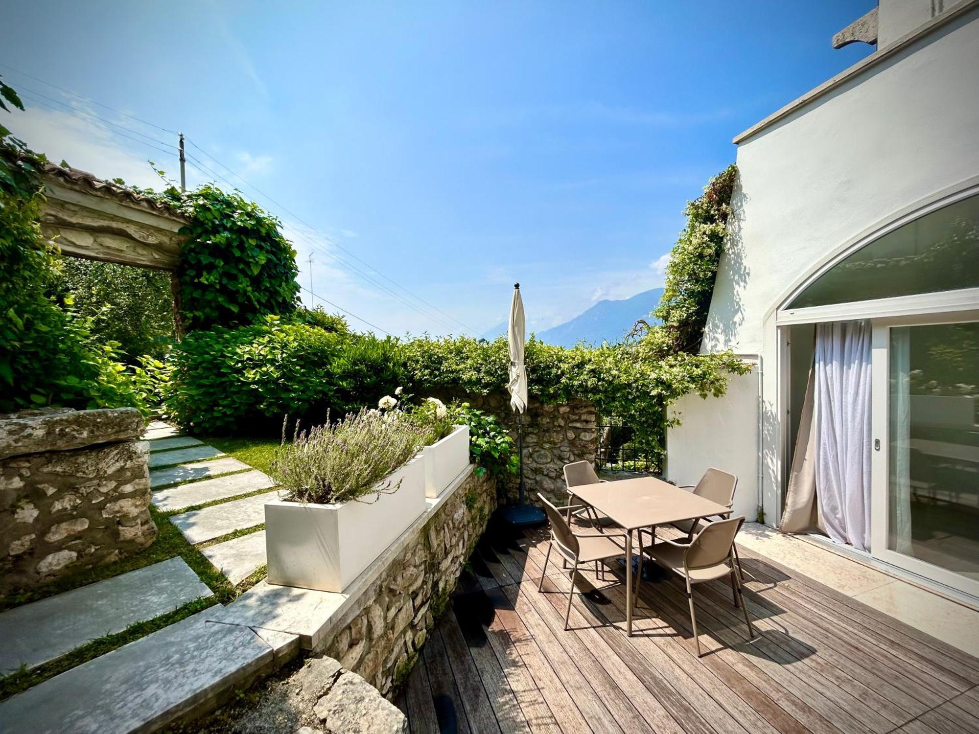 Villa Borgo Borago Brenzone sul Garda Rum bild