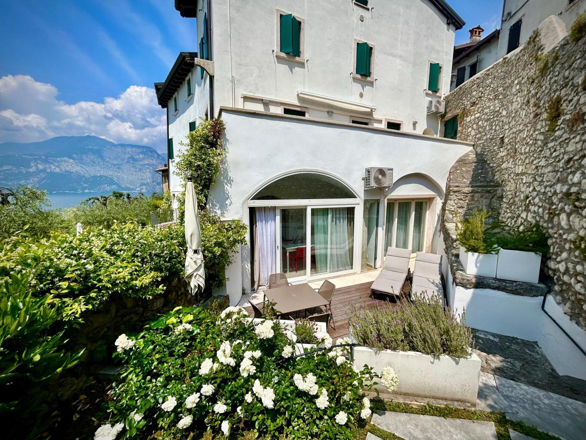Villa Borgo Borago Brenzone sul Garda Rum bild
