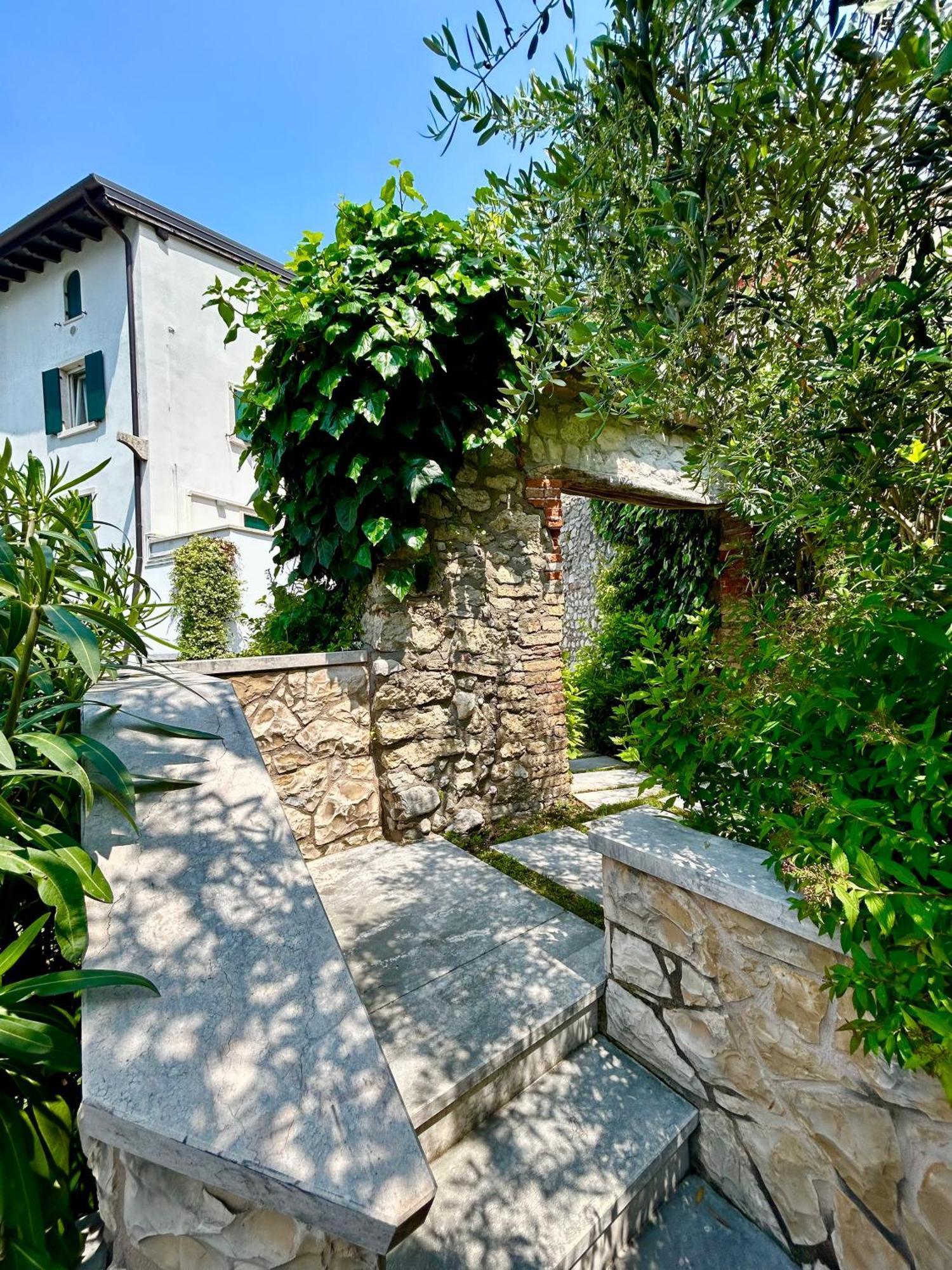 Villa Borgo Borago Brenzone sul Garda Rum bild